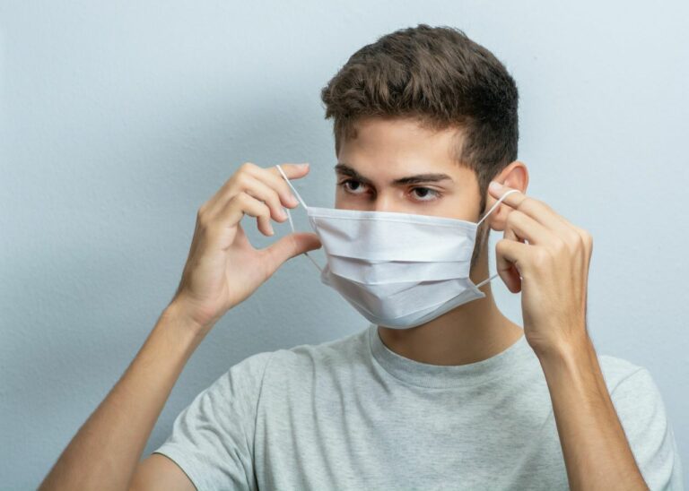 How To Wear Face Masks Properly To Prevent Spreading Germs