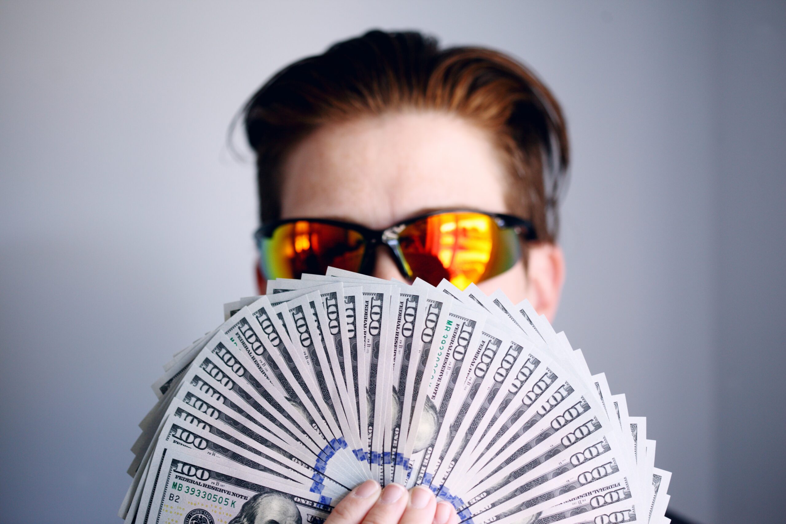 How weekly pay periods benefit employees and companies